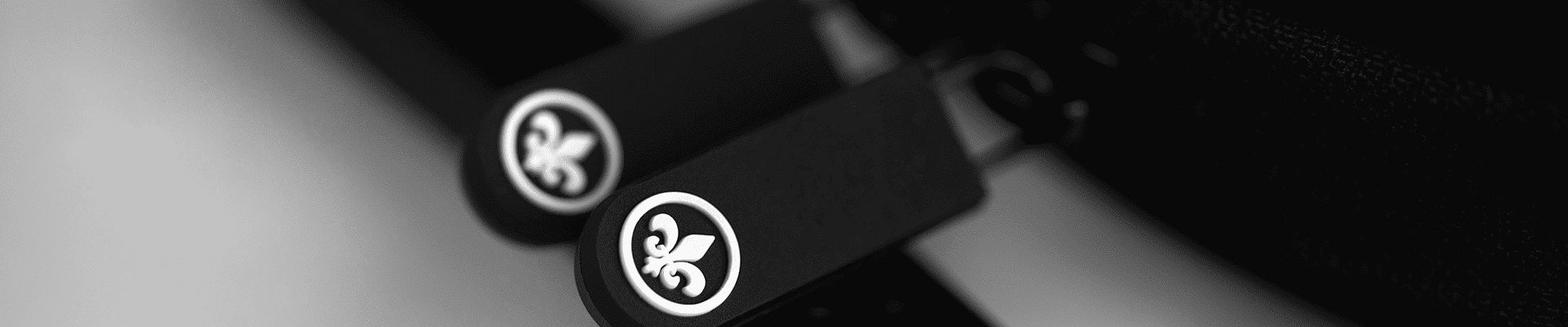 Collection d'accessoires entretien comprenant divers outils et équipements pour le soin et la maintenance