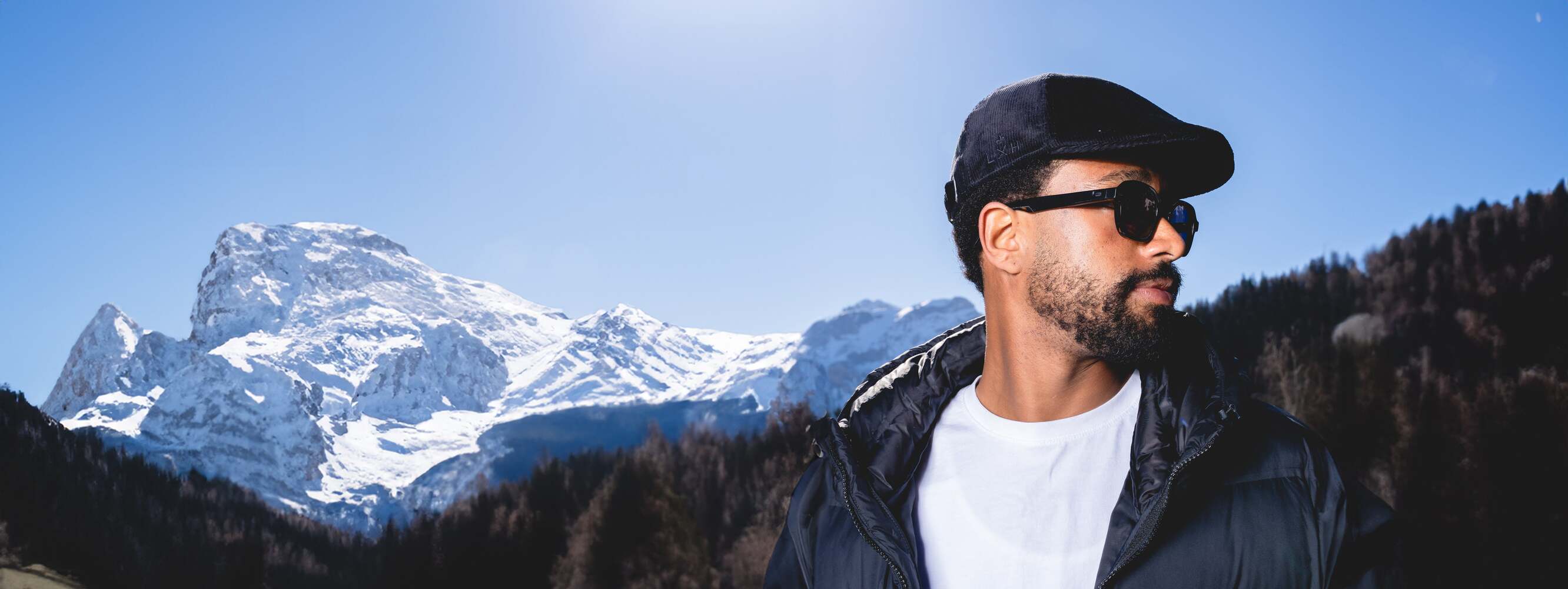 Collection de bérets variés en différentes matières et motifs pour un style élégant et moderne