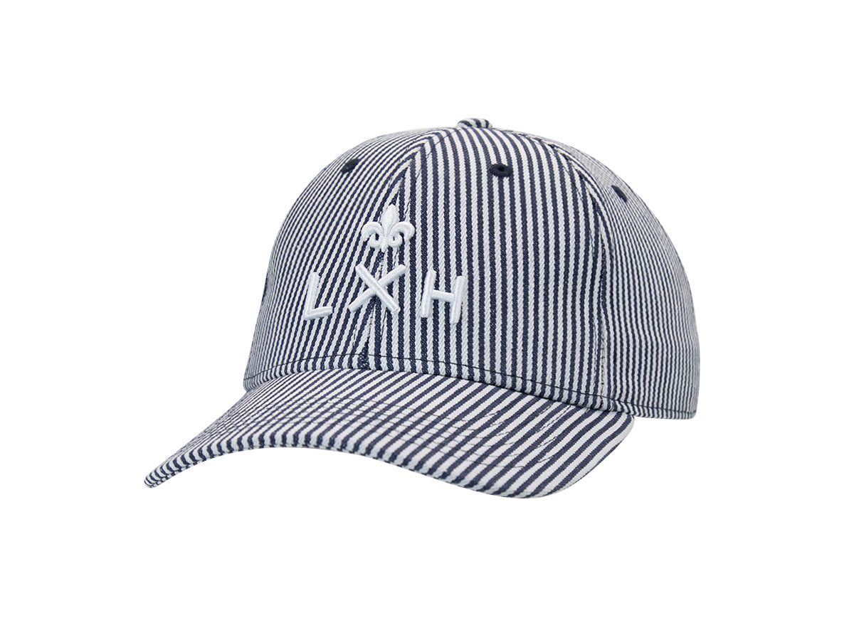 Casquette LXH « Héritage » Marinière trois quarts face, rayures verticales bleu marine et blanc, fleur de lys LXH.