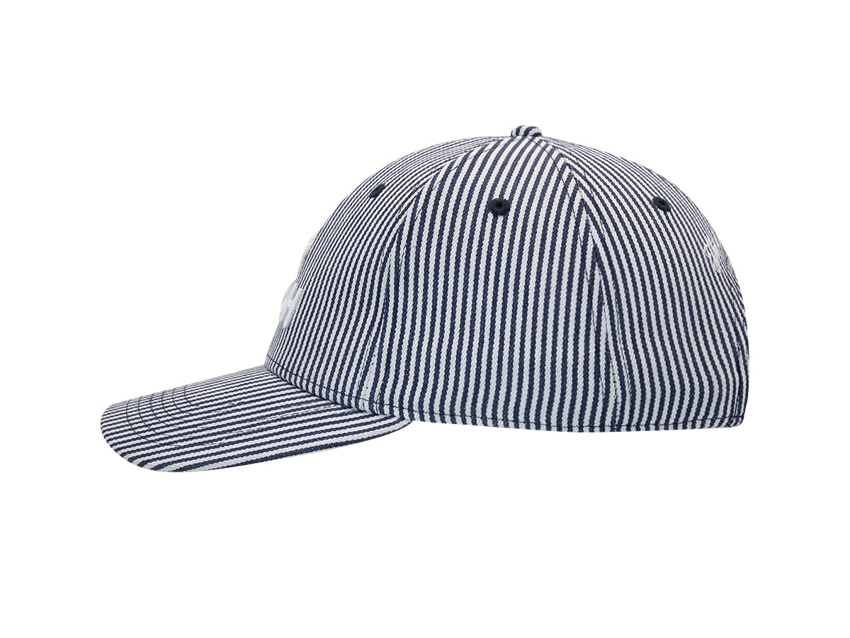 Profil gauche casquette LXH Marinière Bleu, rayures marines verticales sur panneaux et visière, oeillets brodés.