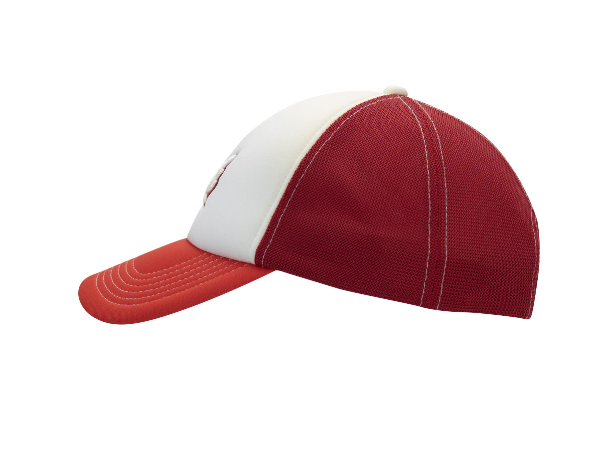 Profil gauche casquette LXH Signature, mesh respirant cramoisi, visière corail préformée surpiquée blanc, panneau écru.
