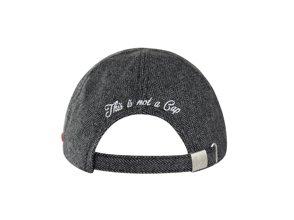 Béret Chevron Gris LXH vue arrière avec inscription This is not a Cap et fermeture ajustable
