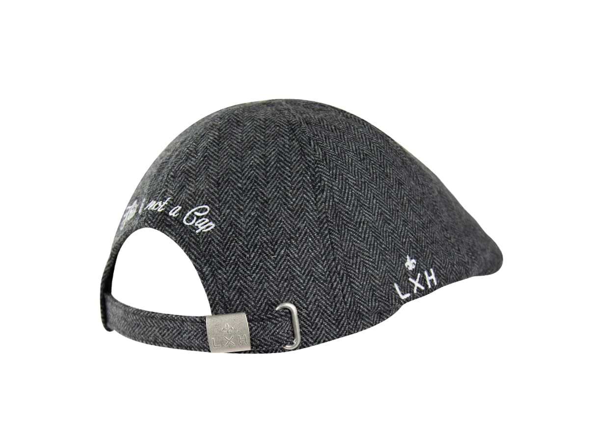 Béret Chevron Gris LXH en tissu chevron gris foncé avec ajustement arrière et logo brodé