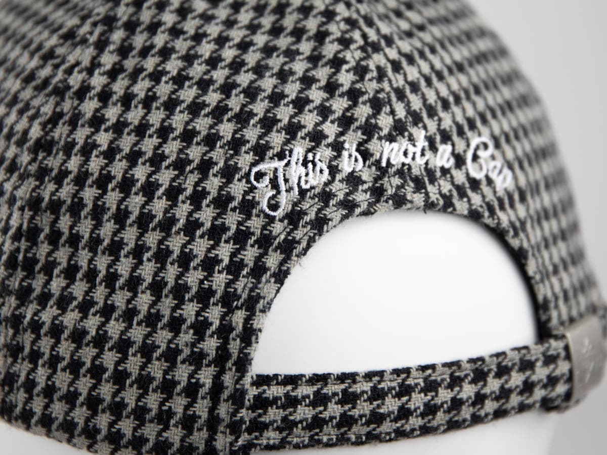 Béret Pied-de-Poule Gris / Noir en tissu avec broderie, parfait pour un look élégant