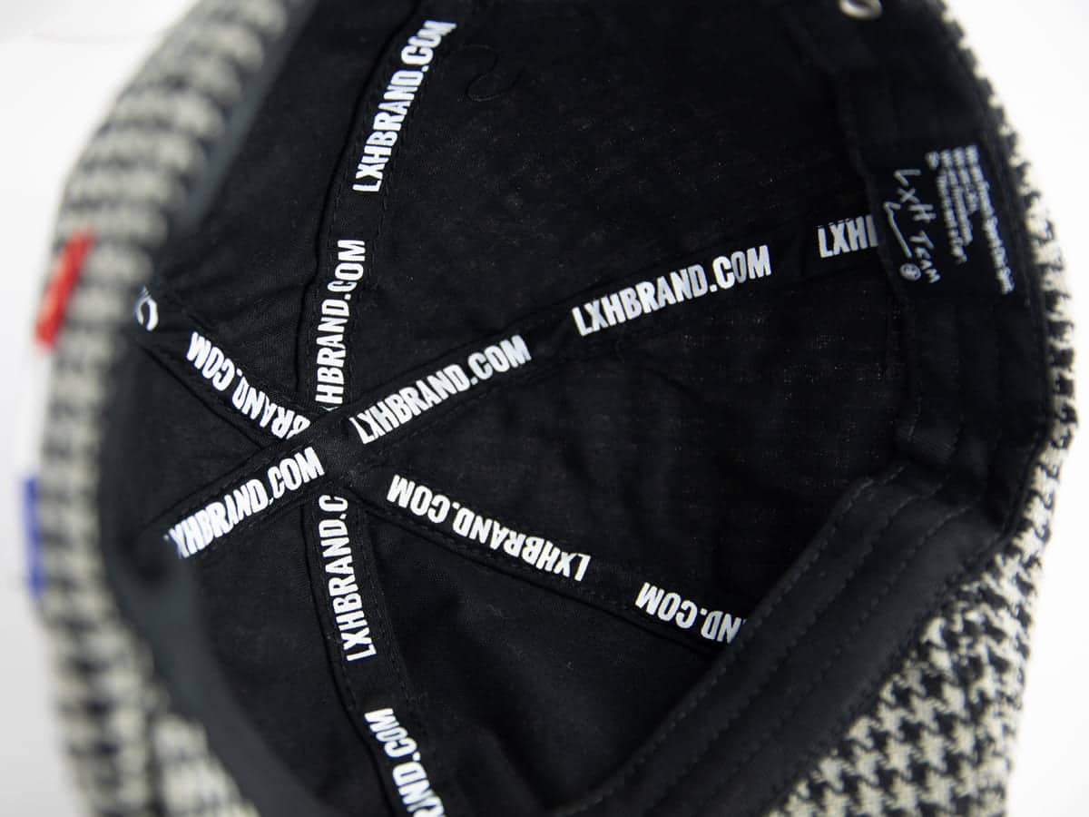 Intérieur du Béret Pied-de-Poule Gris / Noir avec étiquettes de marque LXH