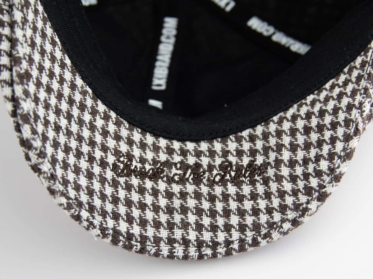 Béret Pied-de-Poule Marron / Blanc de la marque LXH avec un motif classique et élégant