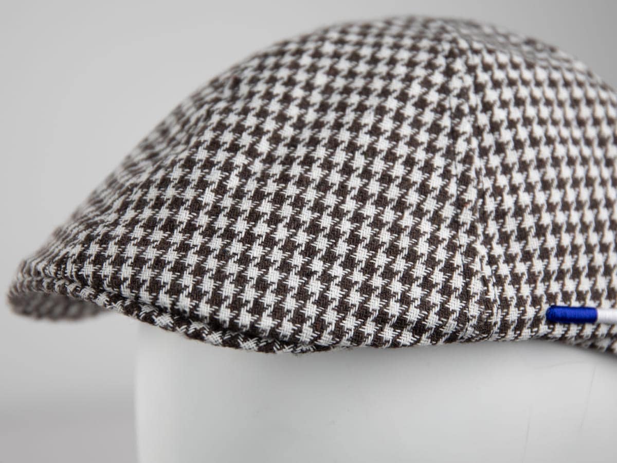 Béret Pied-de-Poule Marron / Blanc de LXH avec un design élégant et classique