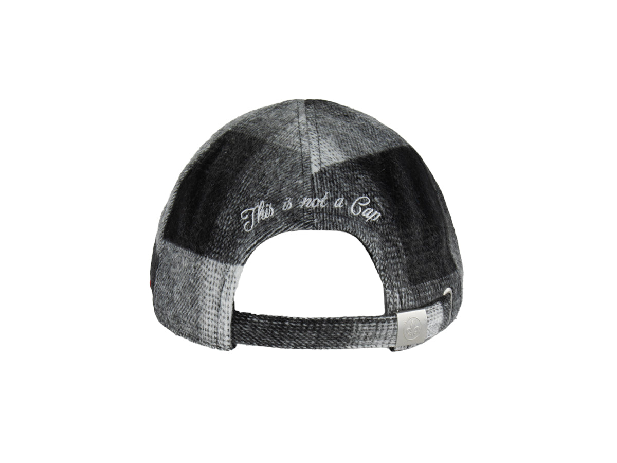 Béret tartan gris de la marque LXH avec un motif à carreaux élégant et une broderie à l'arrière