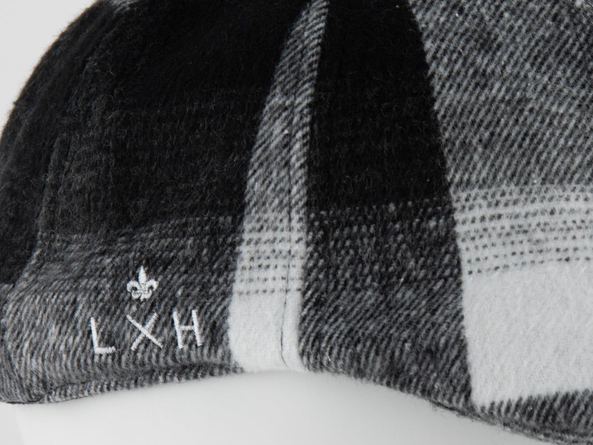 Béret tartan gris de la marque LXH avec motif en carreaux noir et blanc, idéal pour un style élégant