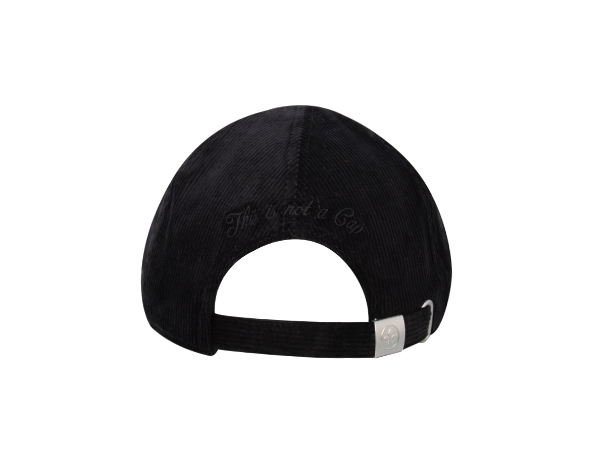 Vue arrière du Béret Velours Côtelé Noir de LXH avec une sangle réglable