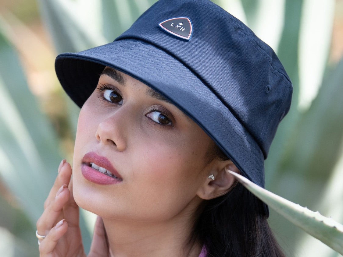 Bob Coton Bleu Marine LXH avec logo, idéal pour les journées ensoleillées et les activités de plein air