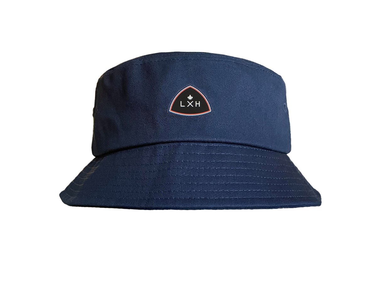 Bob Coton Bleu Marine de la marque LXH avec un design moderne et logo distinctif