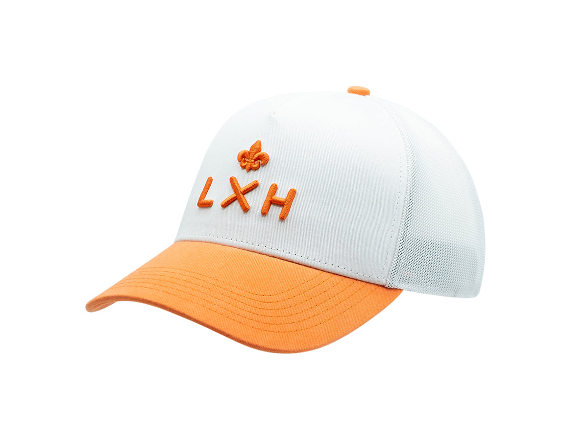 Casquette bicolor blanc orange de la marque LXH avec un logo brodé sur le devant