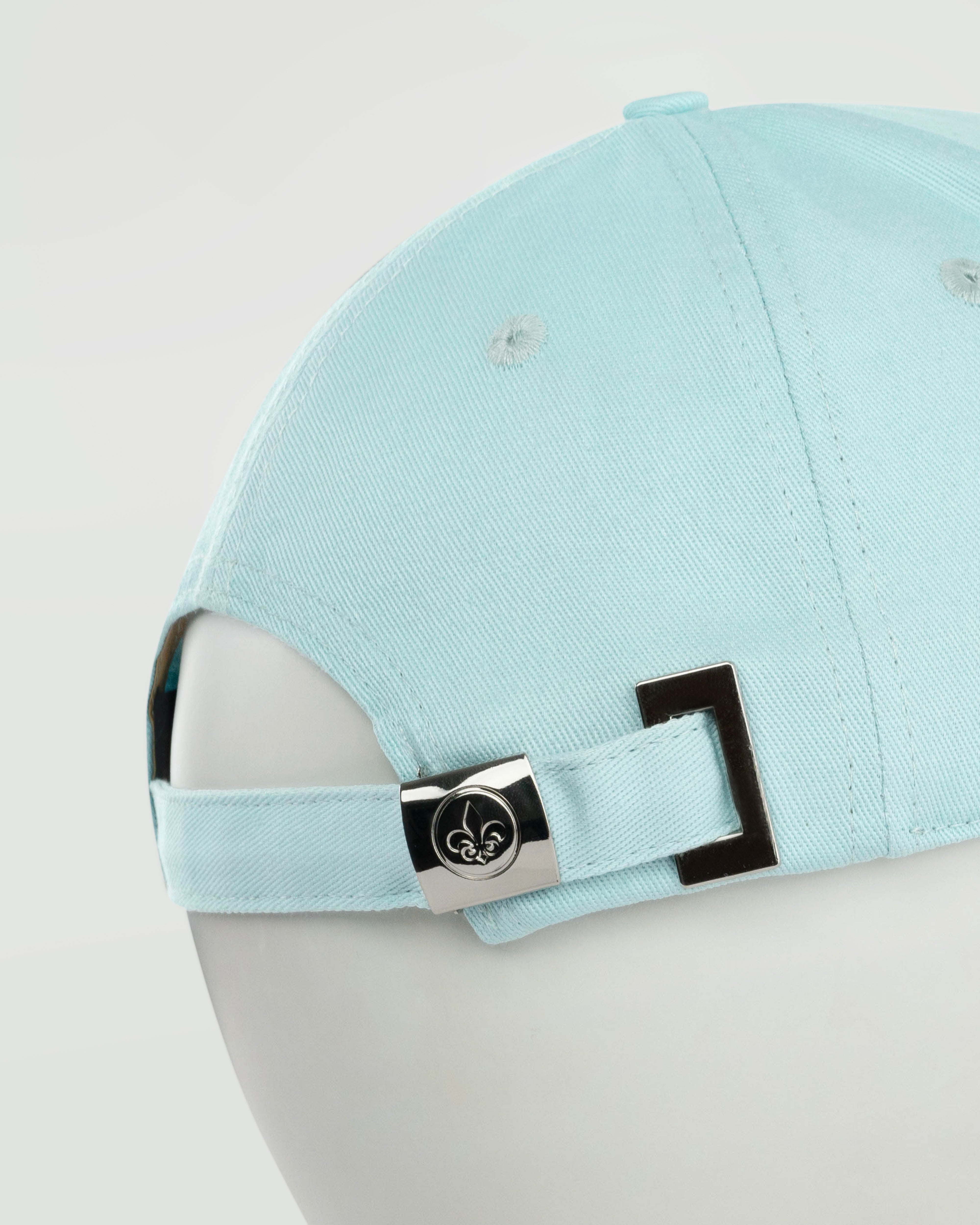 Casquette bleu ciel coton LXH avec fermeture réglable à l'arrière pour un ajustement parfait
