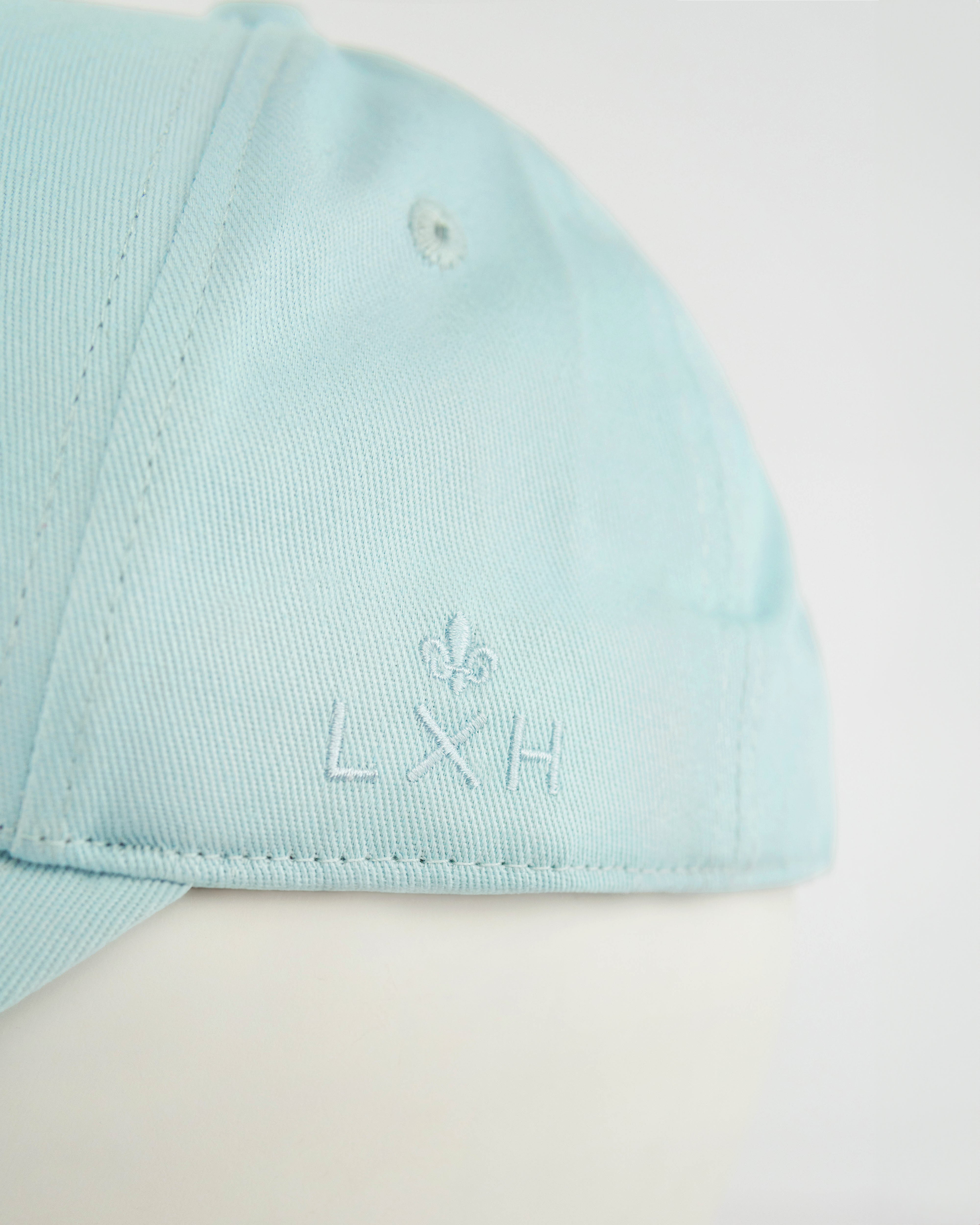 Casquette bleu ciel coton LXH avec logo brodé sur l'arrière pour un style décontracté