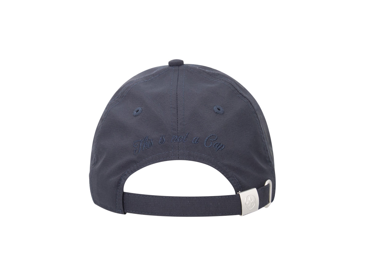 Casquette bleu marine homme avec ajustement à l'arrière et broderie sous la visière