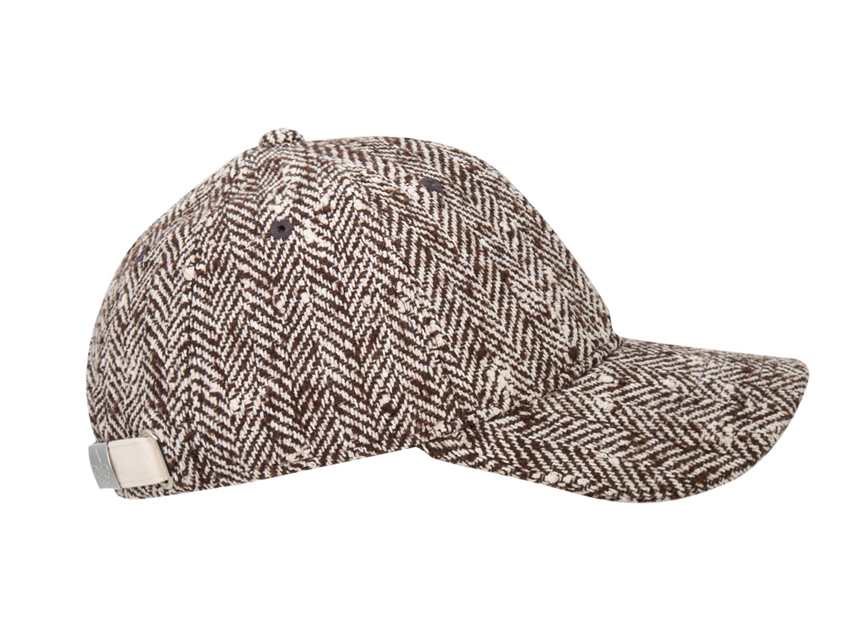 Casquette chevron marron homme en tissu élégant avec une visière incurvée