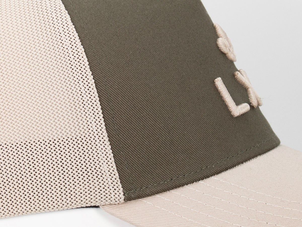 Casquette coton bi-color kaki mastic avec logo brodé pour un style moderne et décontracté