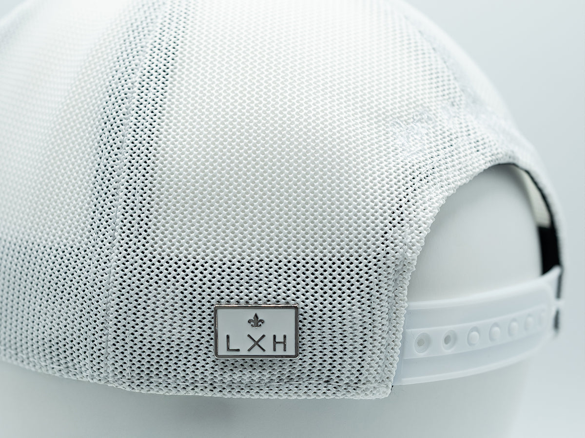 Casquette coton bicolore blanc gris LXH avec design moderne et logo en métal