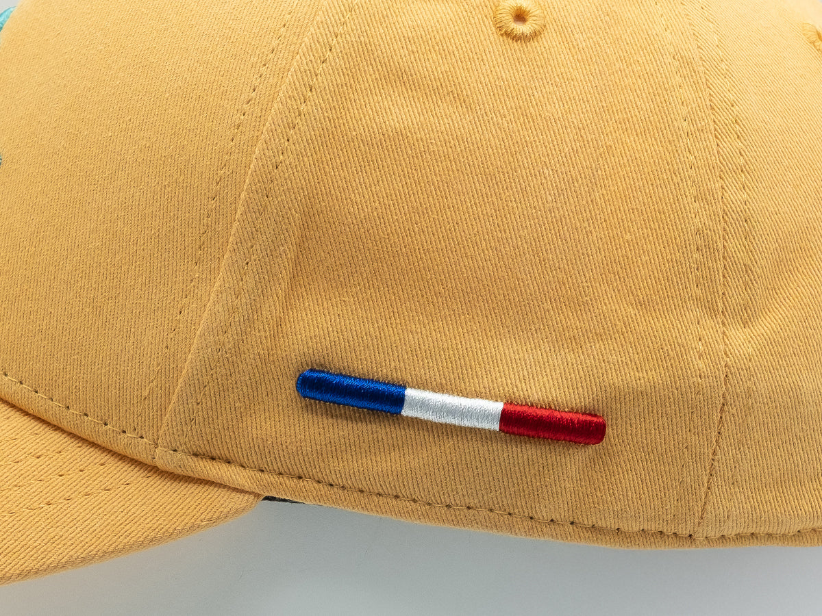 Casquette coton jaune premium avec broderie tricolore sur le côté pour un style français élégant