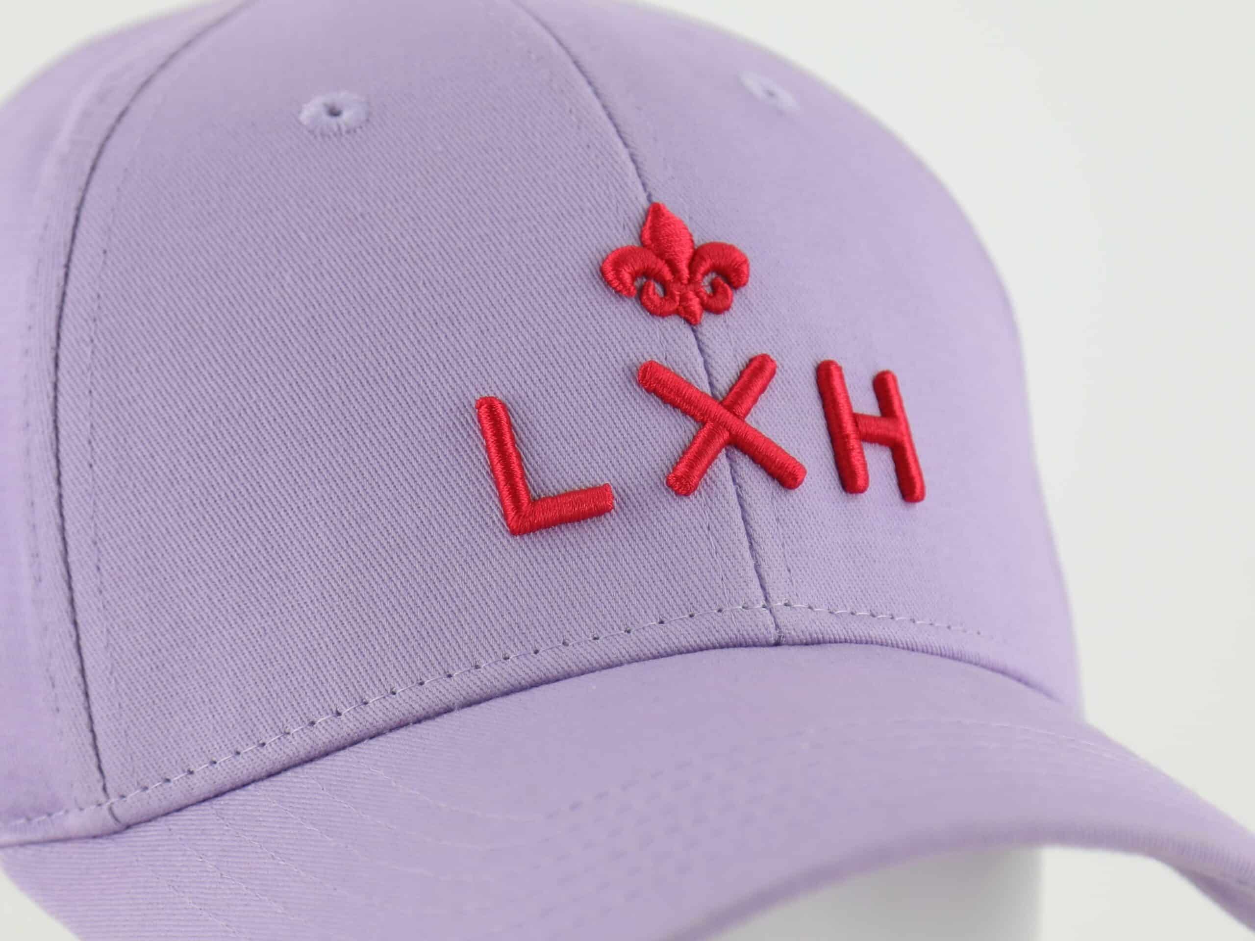 Casquette Coton Pop Lilas avec logo LXH et broderie rouge pour un style élégant