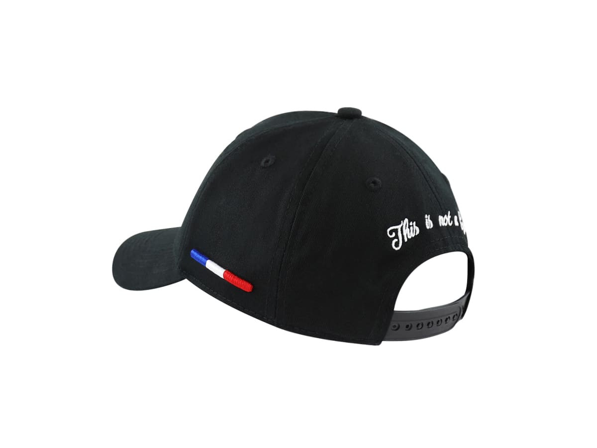 Casquette enfant coton noir avec broderie et drapeau français à l'arrière