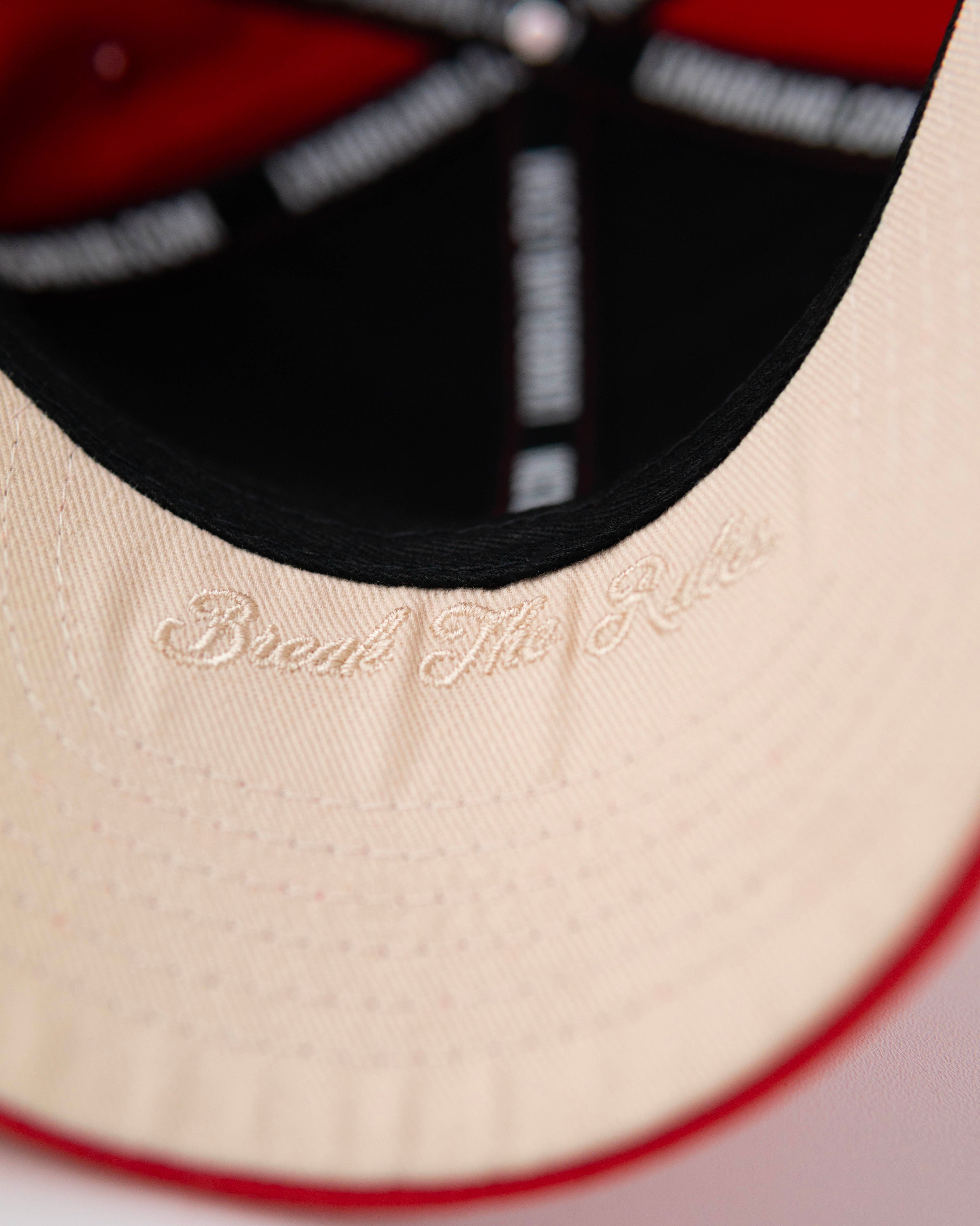 Intérieur de la casquette enfant coton terracotta avec broderie Break The Rules