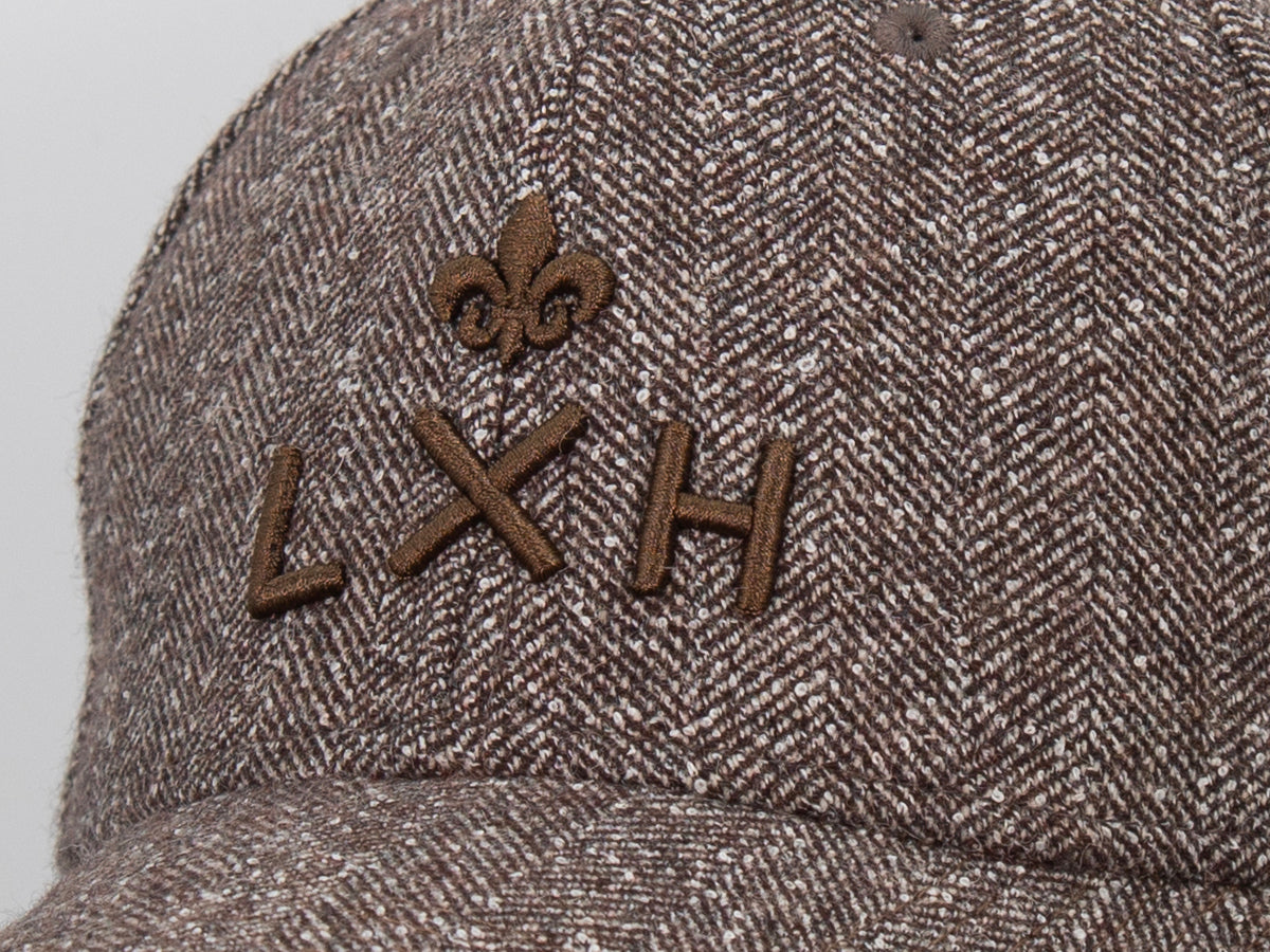 Casquette « Héritage » Ton sur Ton Chevron Abstrait Marron avec logo LXH en broderie