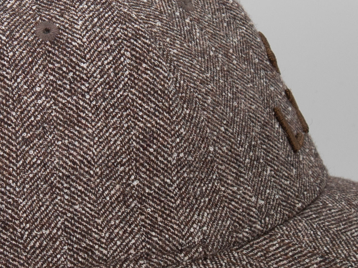 Casquette « Héritage » Ton sur Ton Chevron Abstrait Marron en texture élégante avec logo distinctif