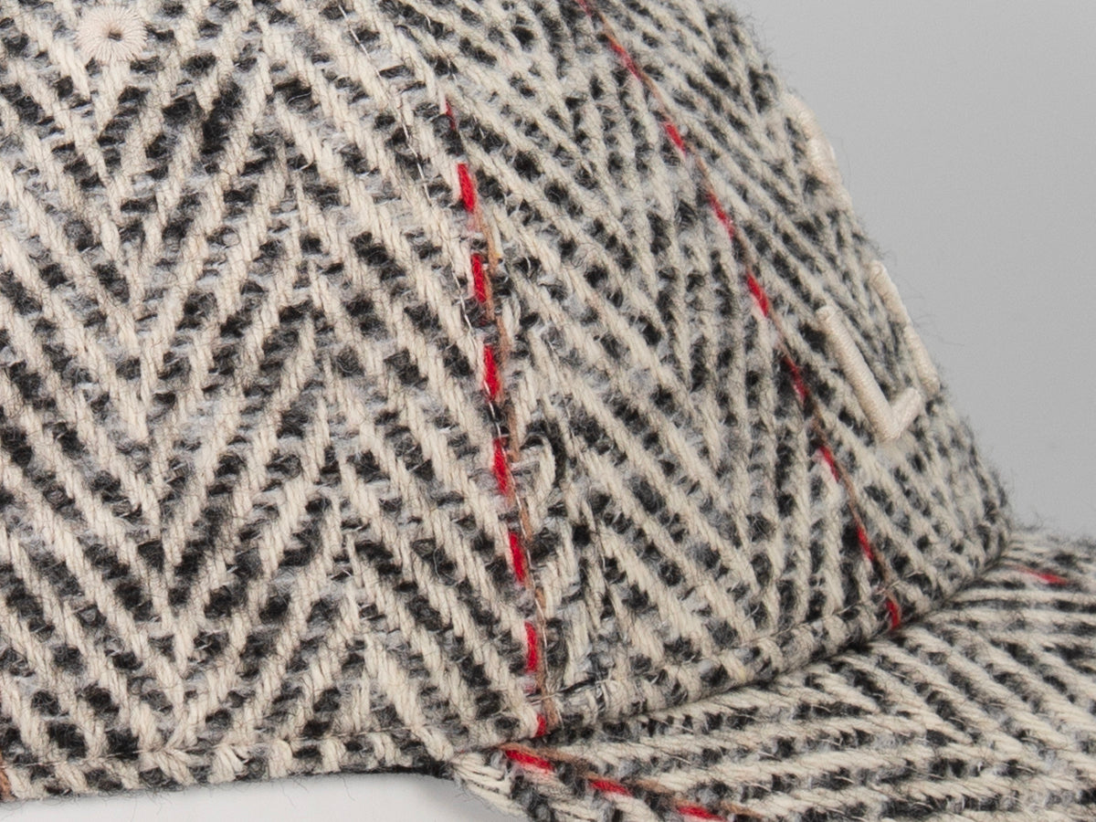 Casquette héritage ton sur ton avec motif en chevron et coutures contrastées pour un look élégant