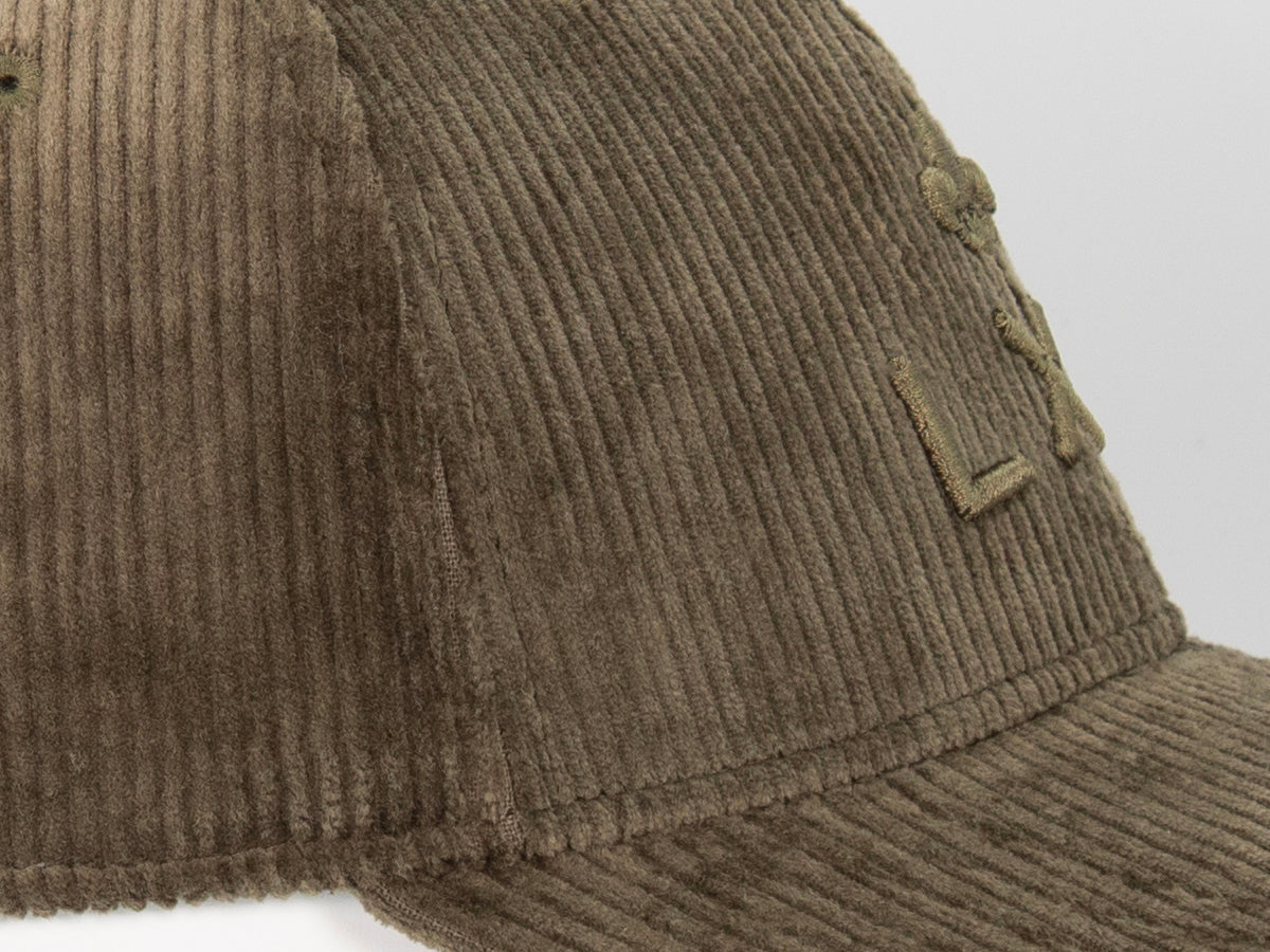 Casquette « Héritage » Velours Côtelé Ton sur Ton Kaki avec broderie discrète