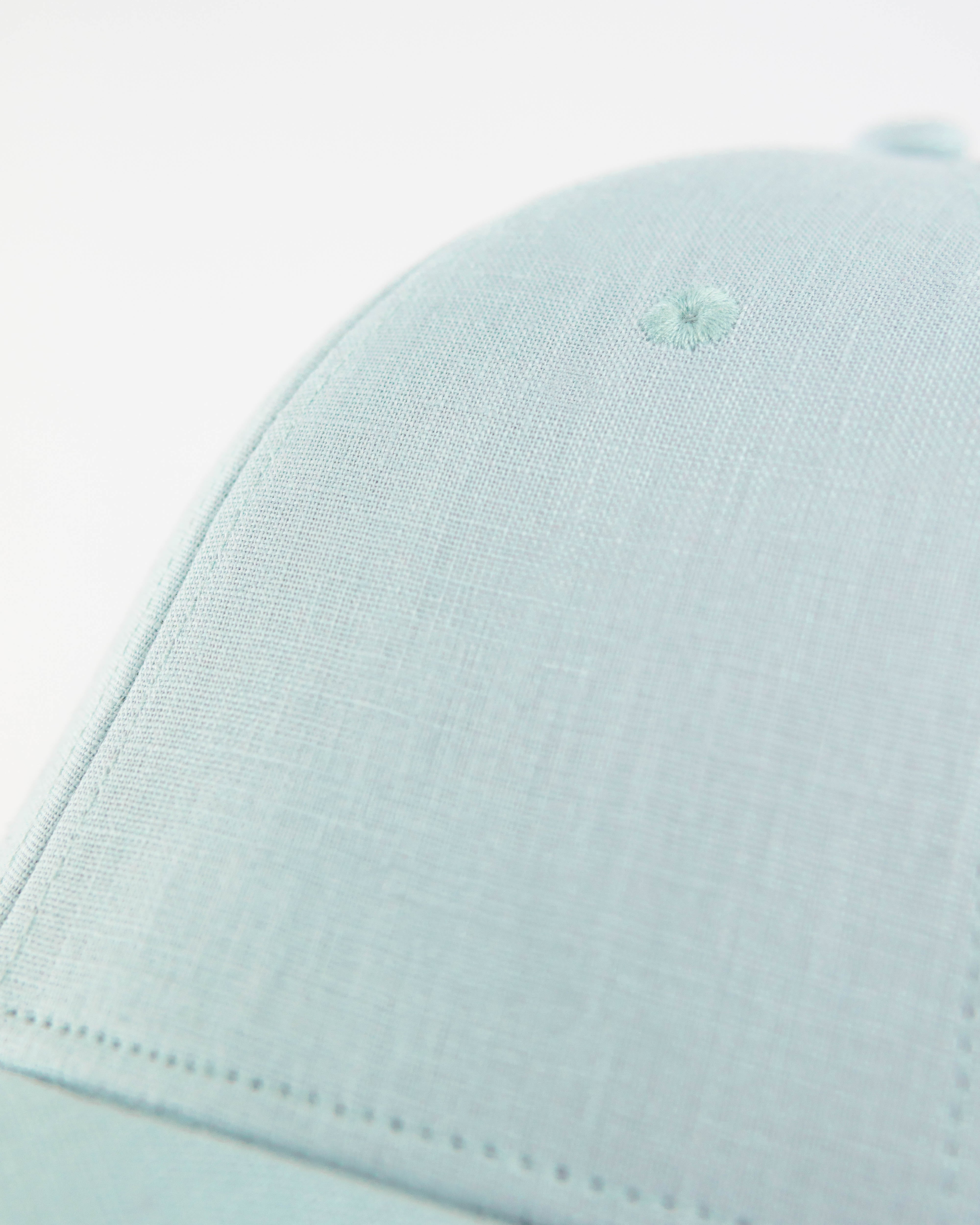 Casquette lin bleu ciel LXH avec texture douce et légère, parfaite pour un style décontracté