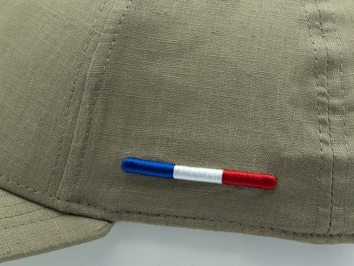 Casquette lin vert olive LXH avec broderie tricolore sur le côté pour un style élégant
