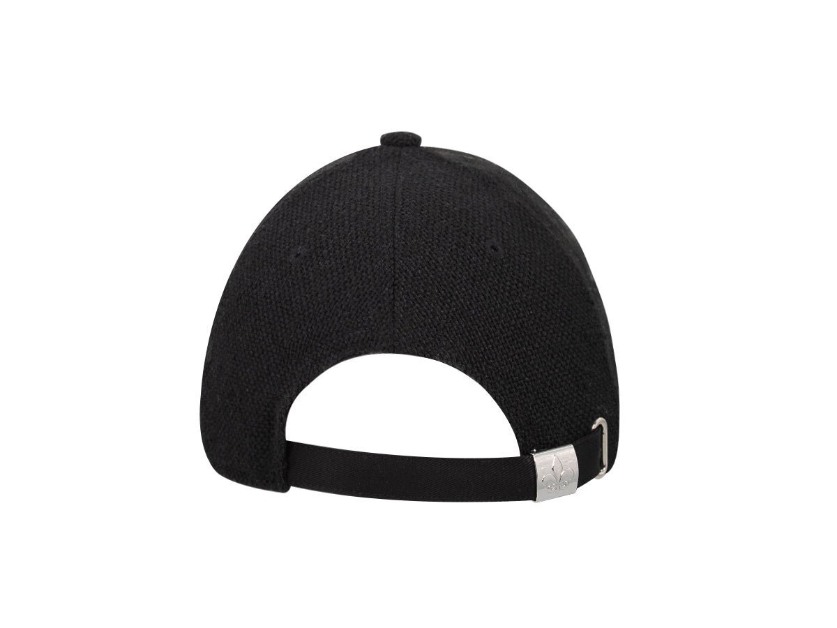 Vue arrière d'une casquette noire homme luxe avec une sangle réglable pour un ajustement parfait
