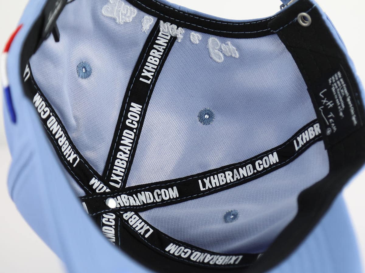 Intérieur de la Casquette Nylon Bleu LXH avec étiquettes et coutures détaillées