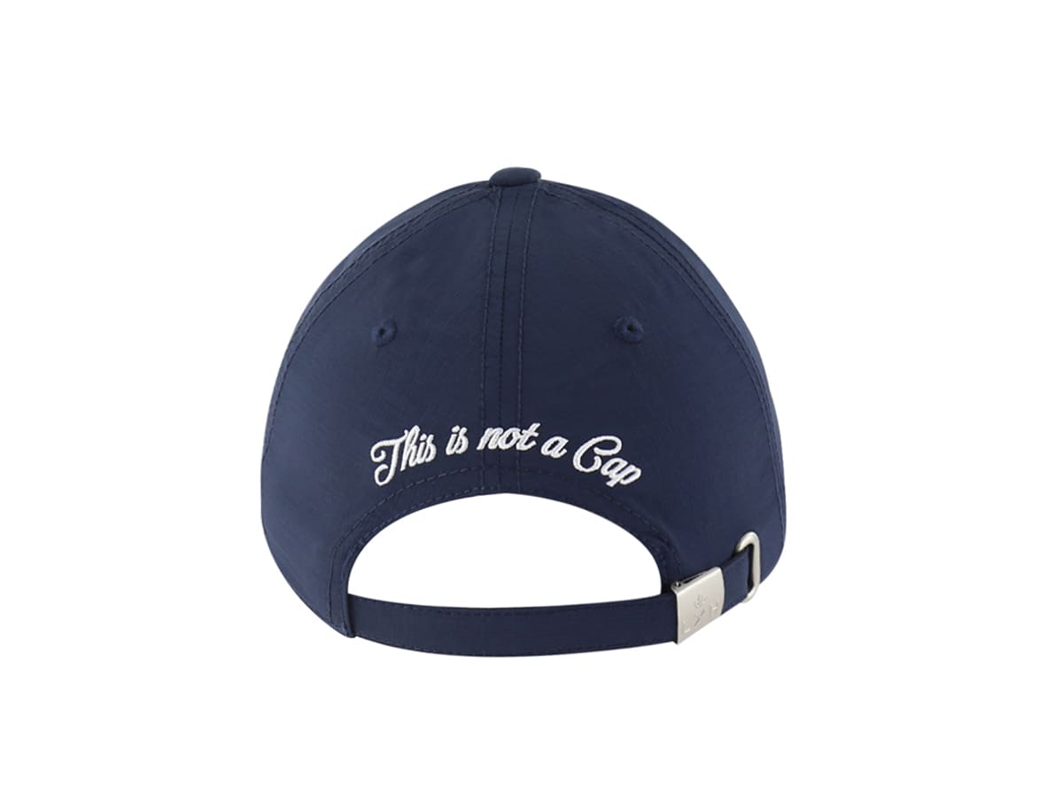 Casquette LXH en Nylon Bleu Marine vue de dos avec fermeture réglable et inscription blanche