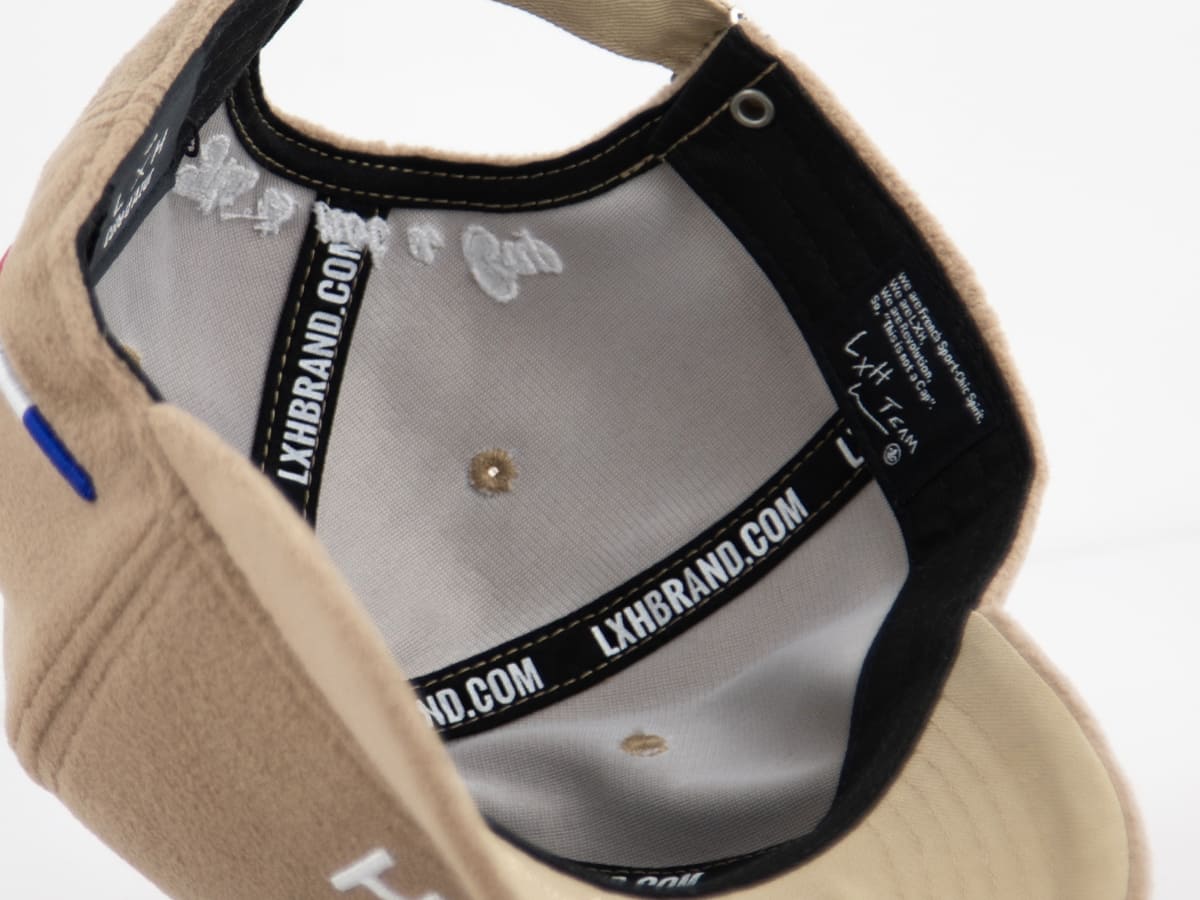 Intérieur de la casquette polaire homme LXH avec doublure douce et étiquette de marque