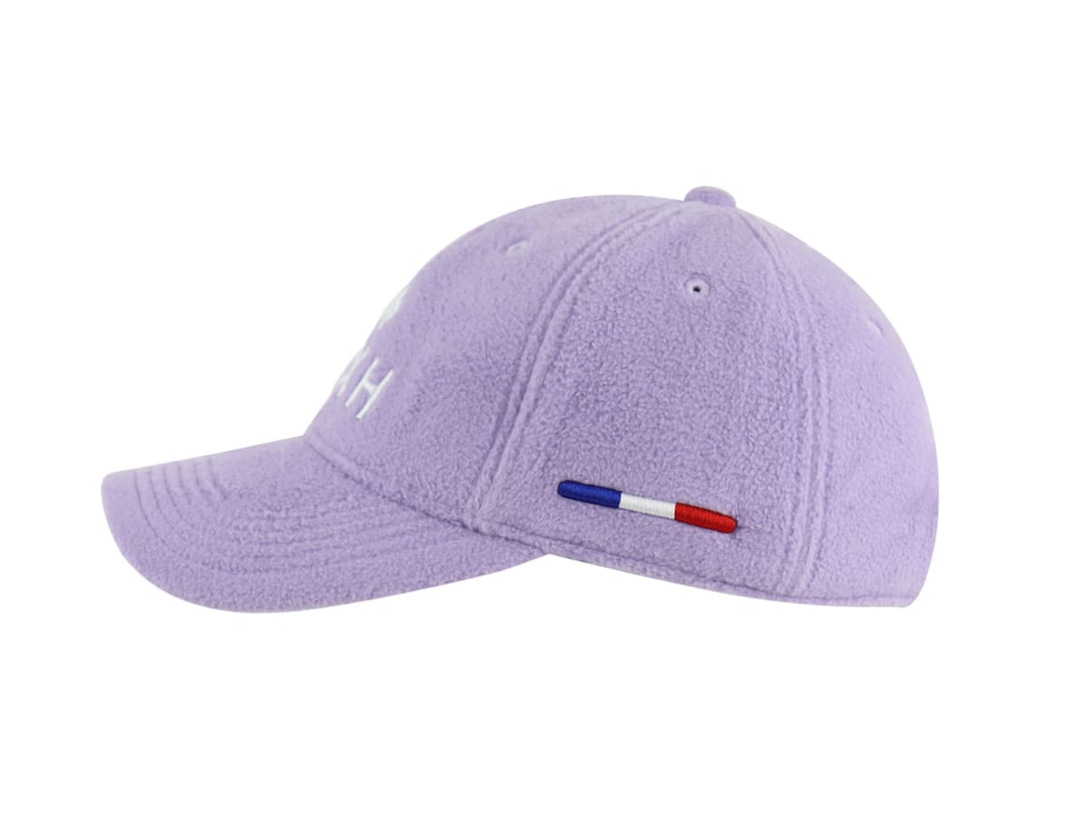 Casquette polaire lavande de LXH avec broderie et détail tricolore