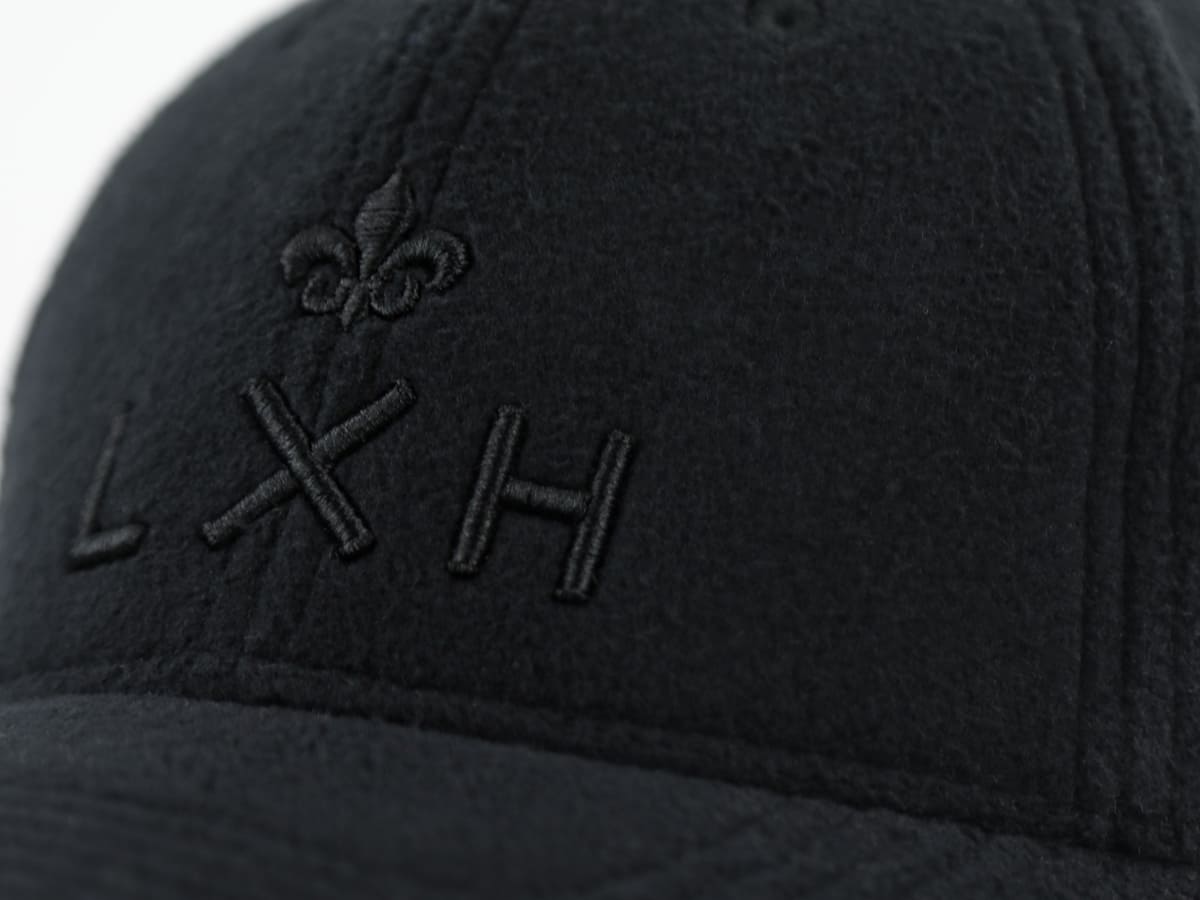 Casquette polaire noire homme de la marque LXH avec logo brodé en relief