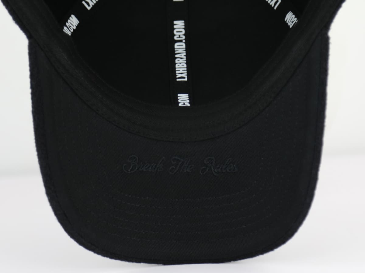 Intérieur de la casquette polaire noire homme LXH avec le slogan Break The Rules