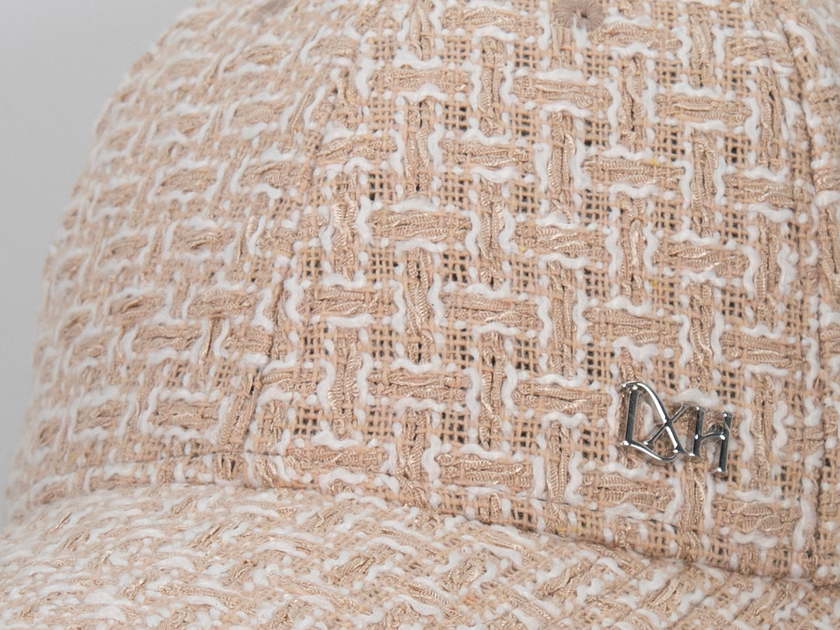 Casquette « Prestige » Tweed Beige avec motif texturé et logo discret sur le devant