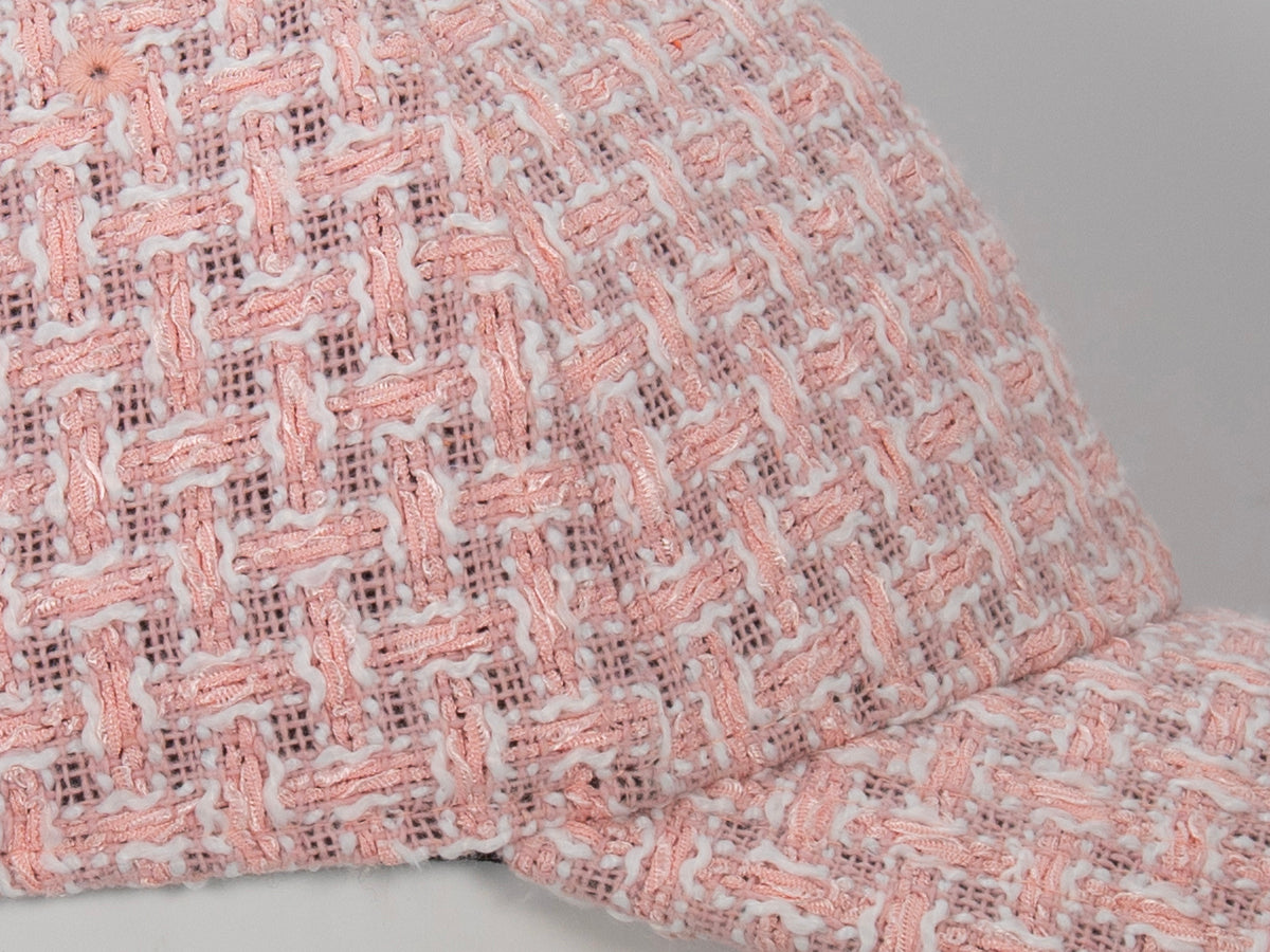 Casquette « Prestige » Tweed Rose en tissu rose texturé idéale pour un look chic et décontracté.