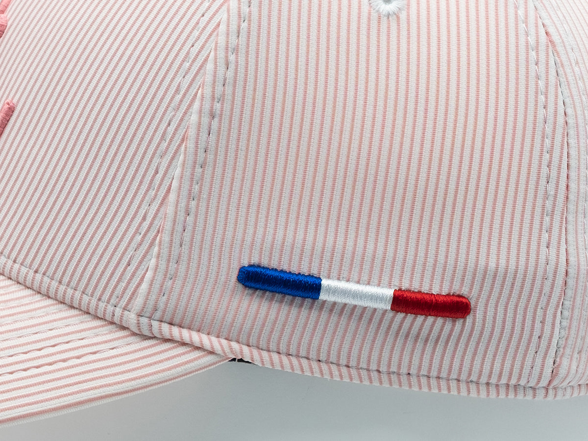 Casquette rayée rose femme avec broderie tricolore sur le côté pour un style tendance