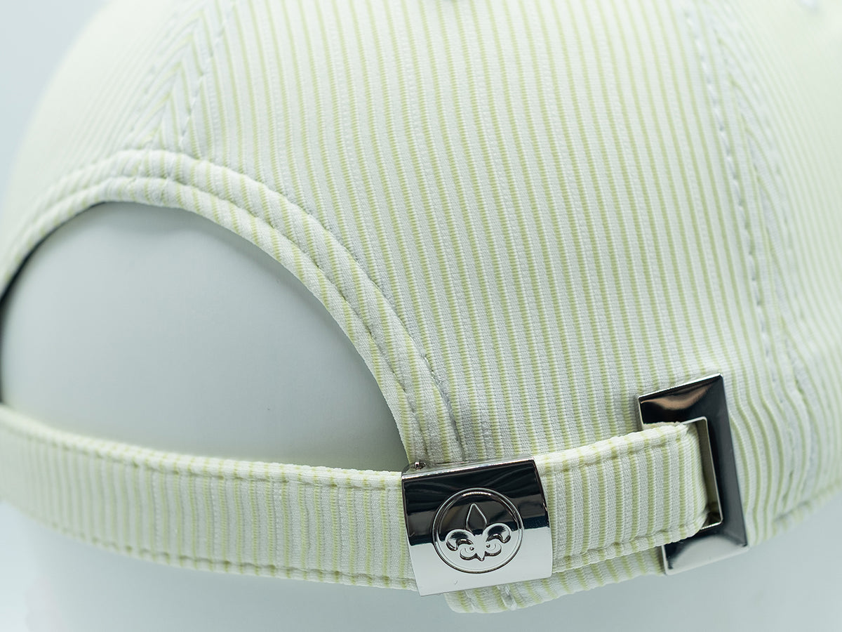 Casquette rayée vert clair de la marque LXH avec fermeture arrière en métal élégant