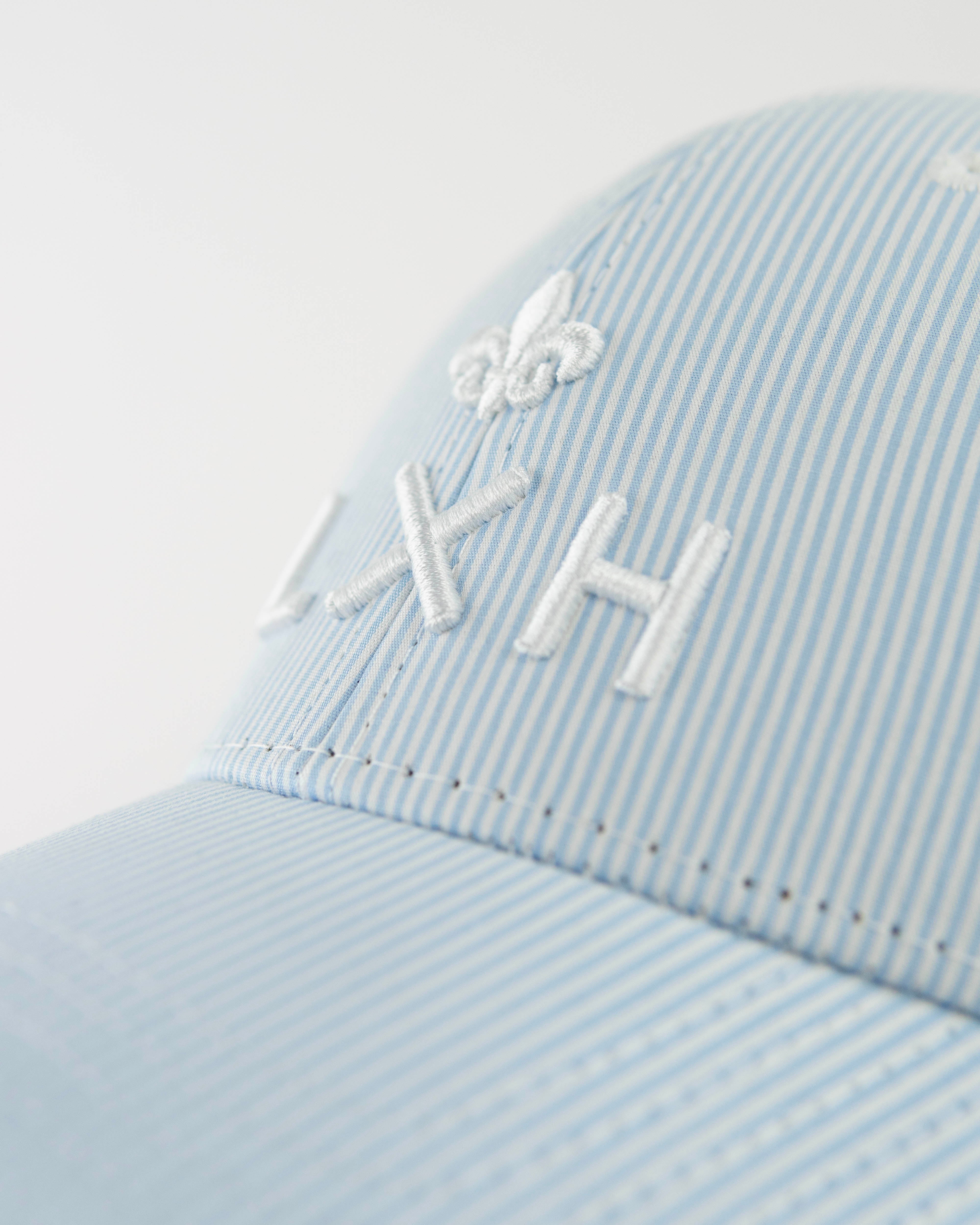 Casquette Rayures Bleu / Bleu Clair de la marque LXH avec broderie élégante