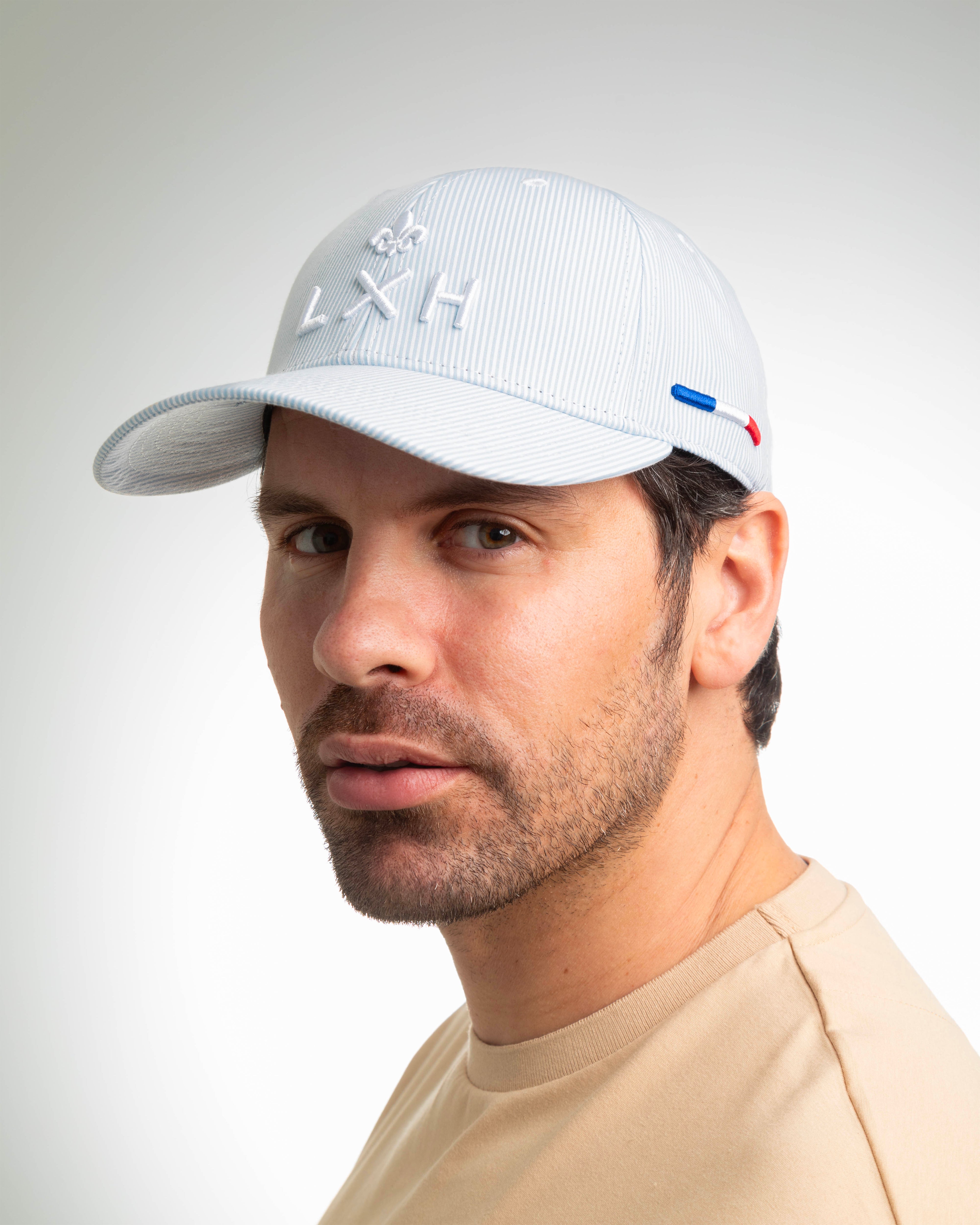 Casquette Rayures Bleu / Bleu Clair de LXH, idéale pour une touche de style décontracté