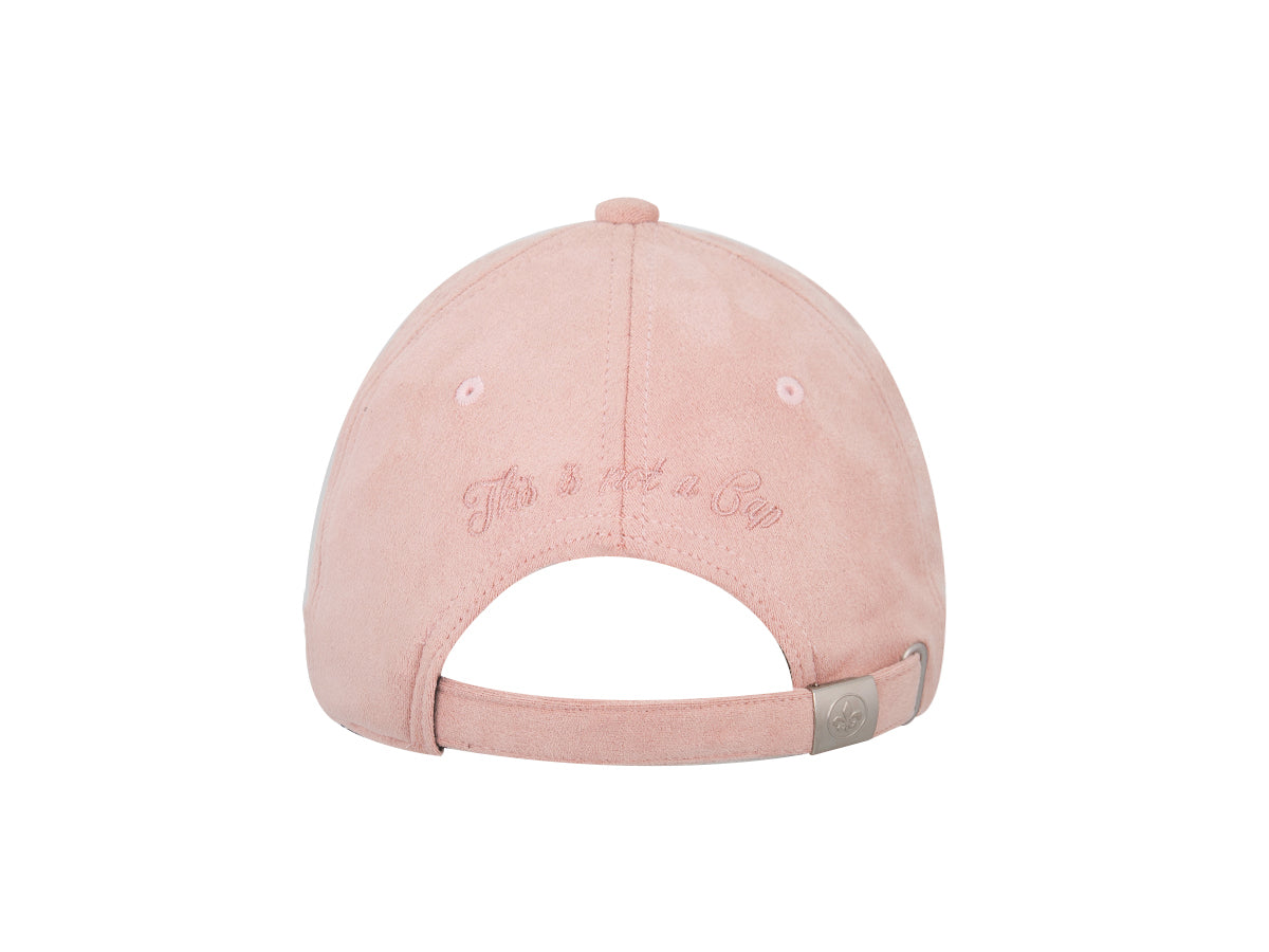 Vue arrière de la casquette suédine rose LXH avec fermeture ajustable et broderie