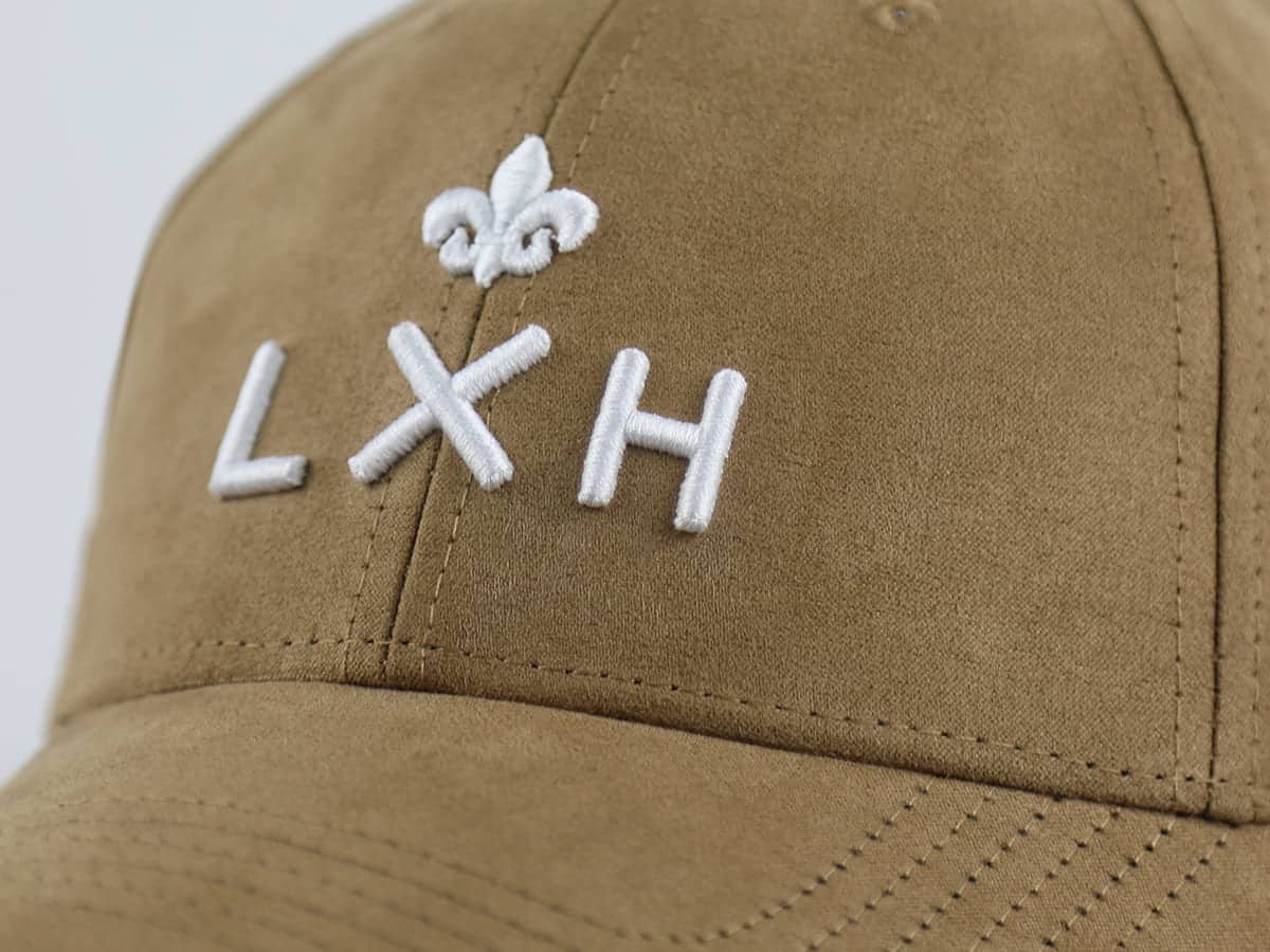 Casquette Suédine Camel de LXH avec broderie élégante sur le devant