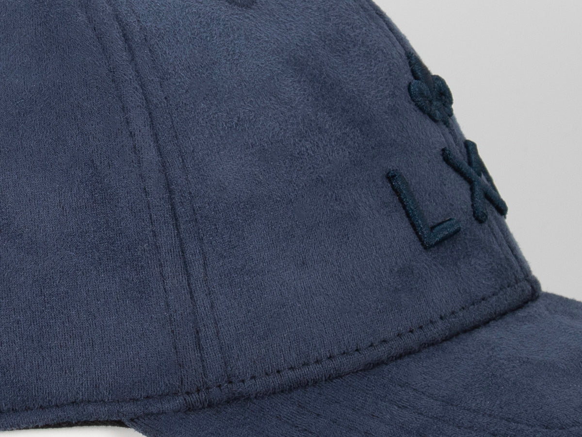 Casquette suédine bleu marine LXH avec broderie élégante sur le devant