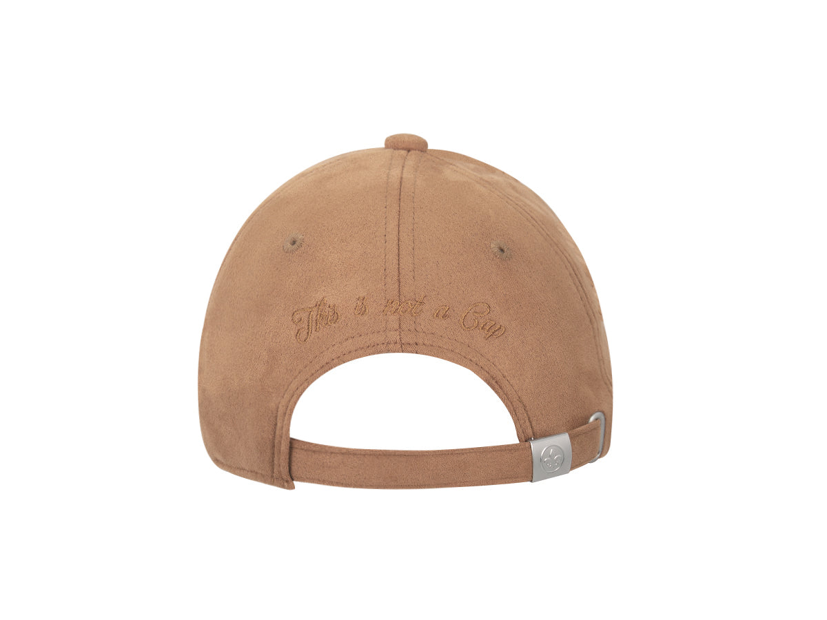 Casquette suédine camel homme avec broderie au dos pour un style décontracté